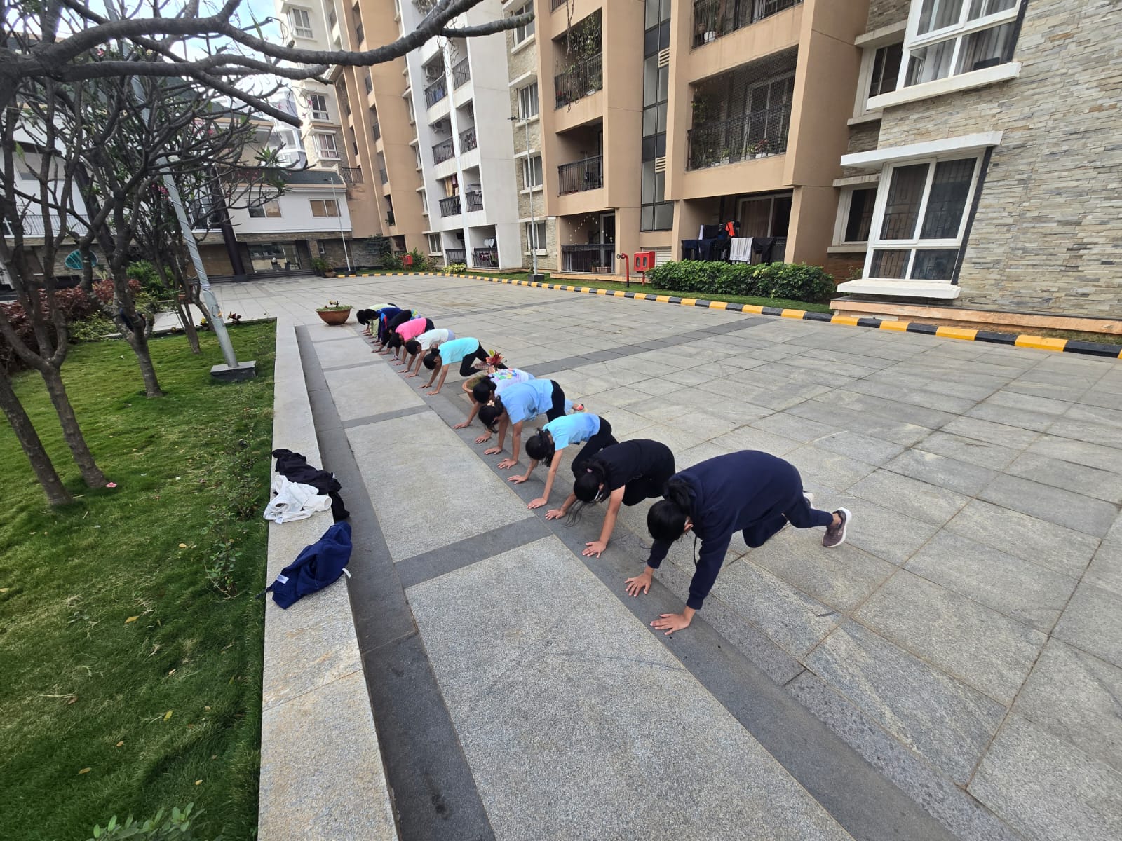 kids doing mountain climbers